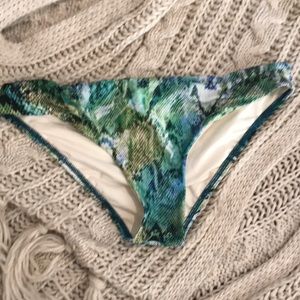 L space bikini bottoms